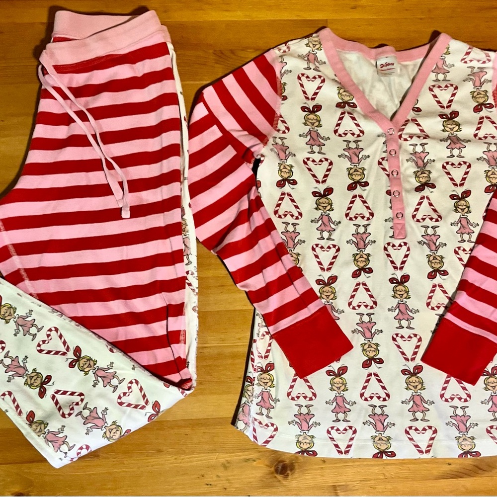 HA Dr. Suess Grinch women’s Christmas jammies.